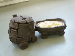 n.t. 2005 fired black clay/goldlustre H: 37 cm collection Princessehof ceramics museum Leeuwarden