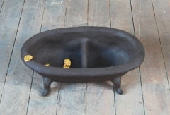 n.t. 2003 fired black clay/goldlustre H: 18 cm