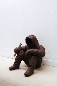 n.t. 2009 fired black clay/goldlustre H: 73 cm private collection (CH)